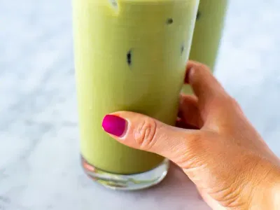 Matcha Milk Tea vs. Starbucks Matcha Latte: A Comparative Review