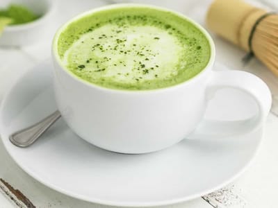 Matcha vs. Coffee: Choosing the Ideal Morning Kick-Starter
