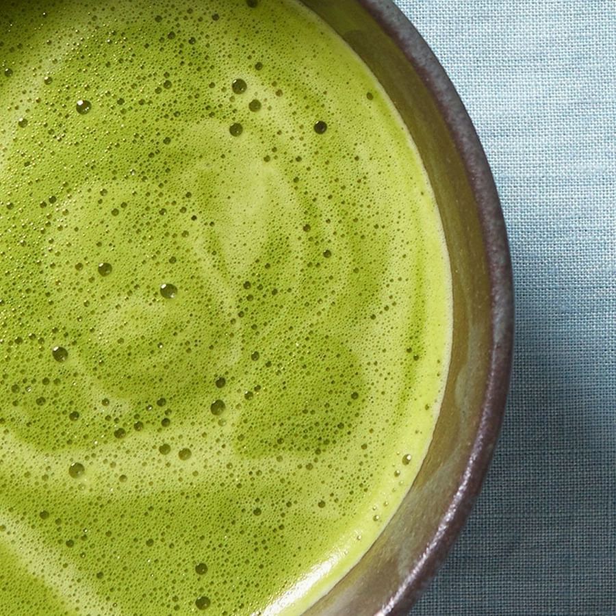 What are the different grades of matcha and how do they differ in taste