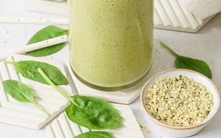 What are the different ways to incorporate matcha into smoothies?